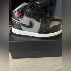 Jordan 1’s Toddler 8C- Excellent Condition